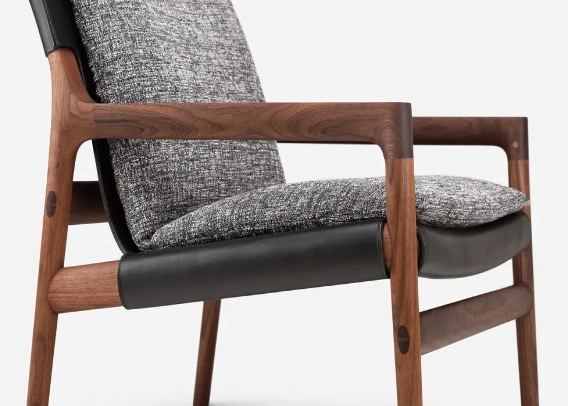 124S Sela Lounge Chair Narrow Arms - De La Espada w Mesmetric