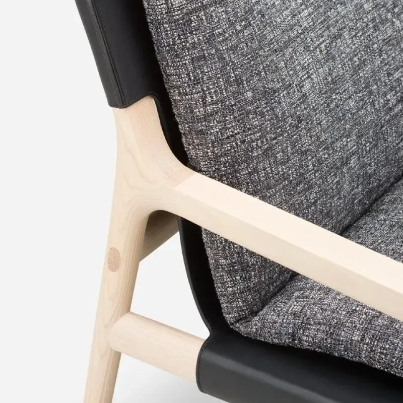 124S Sela Lounge Chair Narrow Arms - De La Espada w Mesmetric