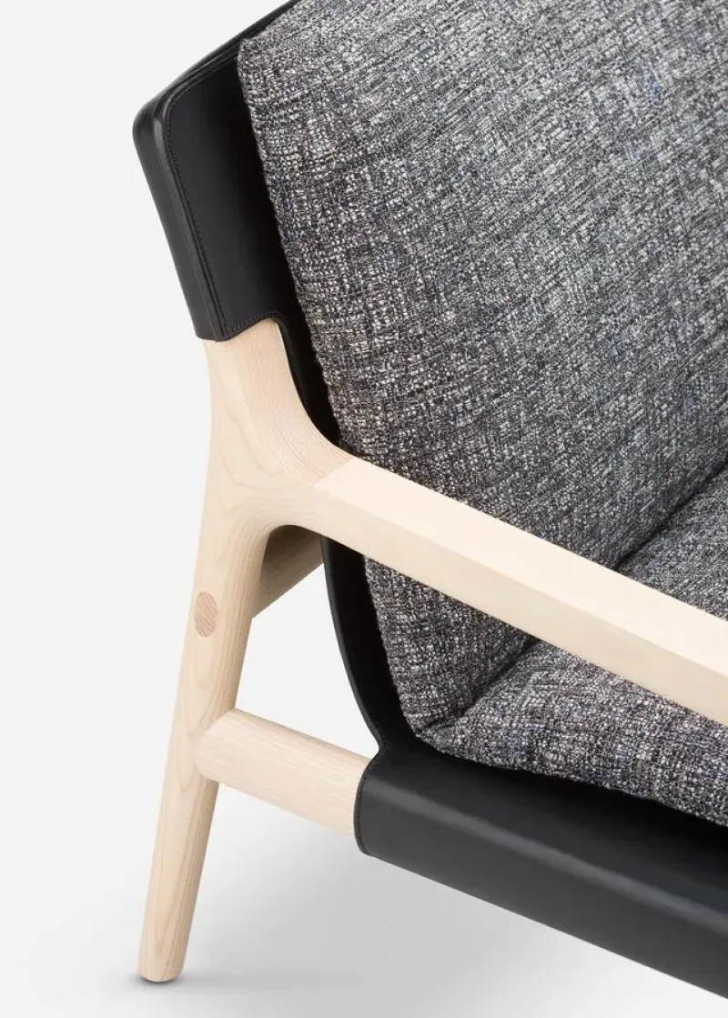 124S Sela Lounge Chair Narrow Arms - De La Espada w Mesmetric