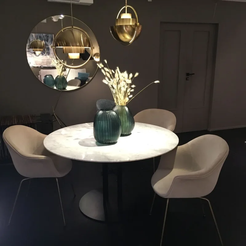 TS Column Dining Table - Gubi.dk w Mesmetric