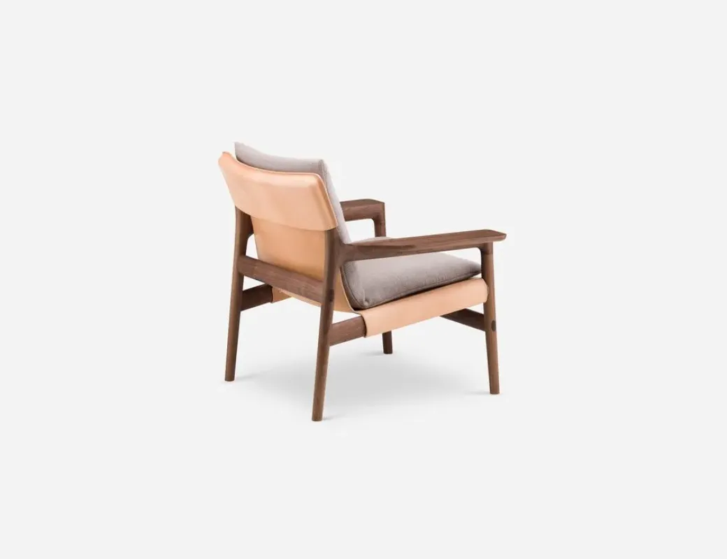 124SZ Sela Lounge Chair Wide Arms - De La Espada w Mesmetric