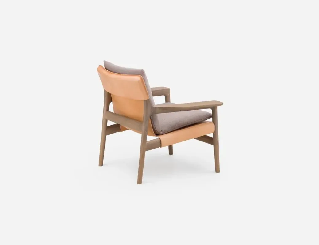 124SZ Sela Lounge Chair Wide Arms - De La Espada w Mesmetric