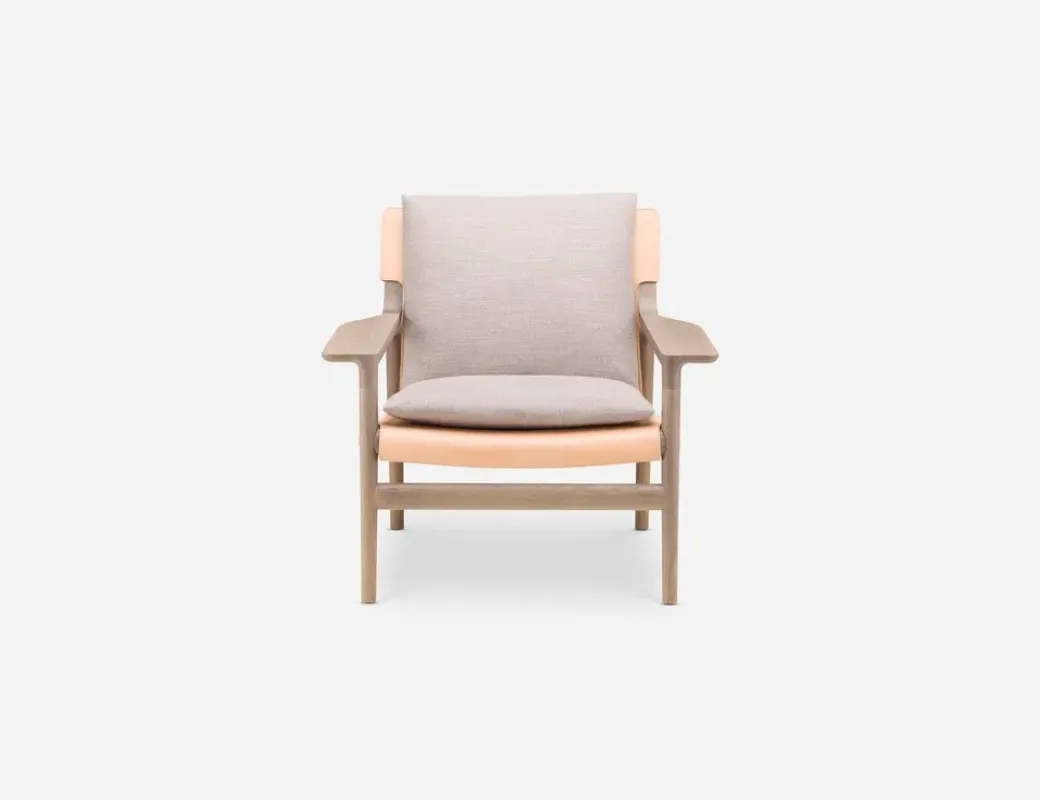 124SZ Sela Lounge Chair Wide Arms - De La Espada w Mesmetric