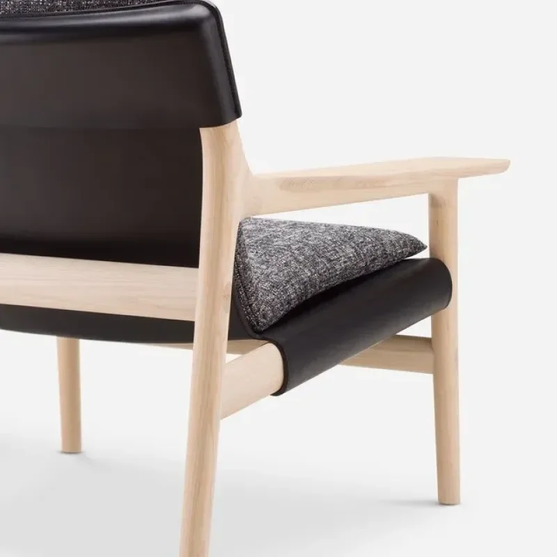 124SZ Sela Lounge Chair Wide Arms - De La Espada w Mesmetric