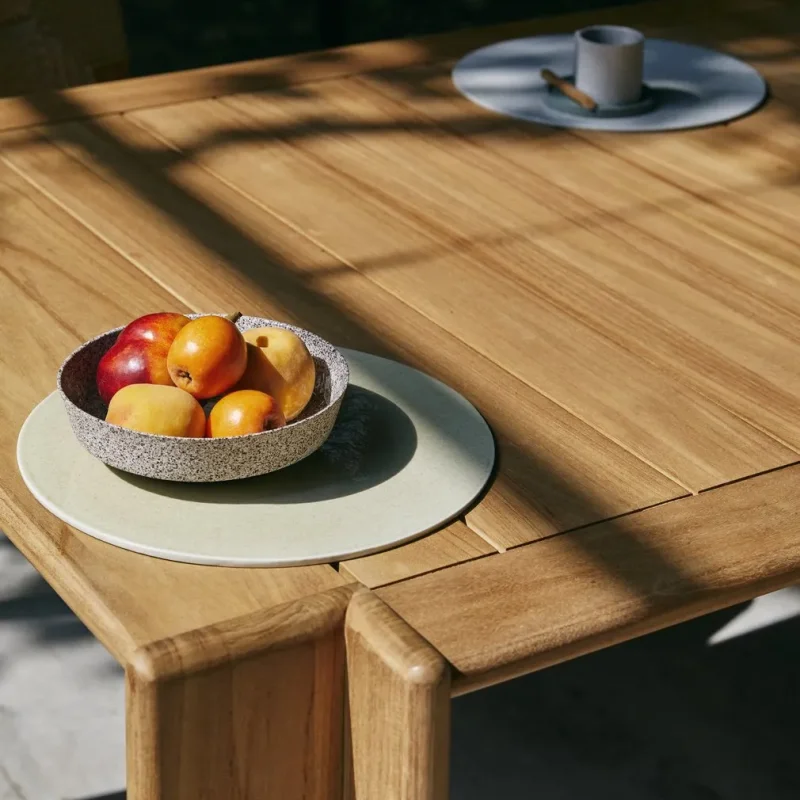 Atmosfera table outdoor - Gubi.dk w Mesmetric
