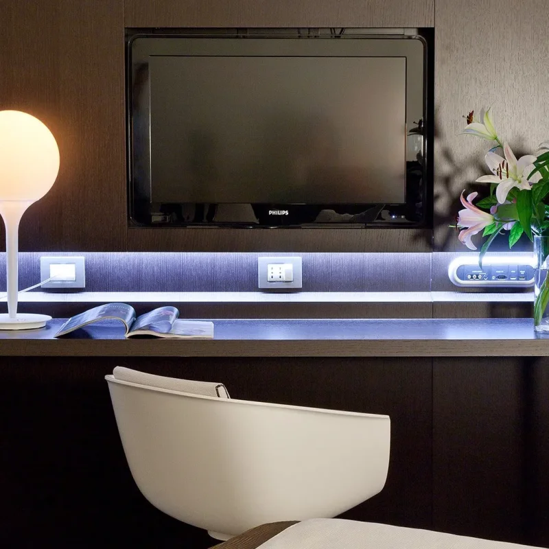 Castore Tavolo - Artemide w Mesmetric