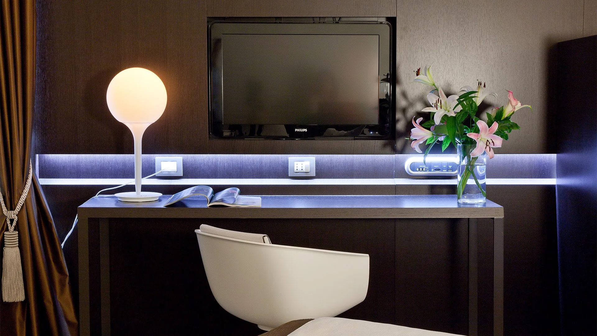 Castore Tavolo - Artemide w Mesmetric