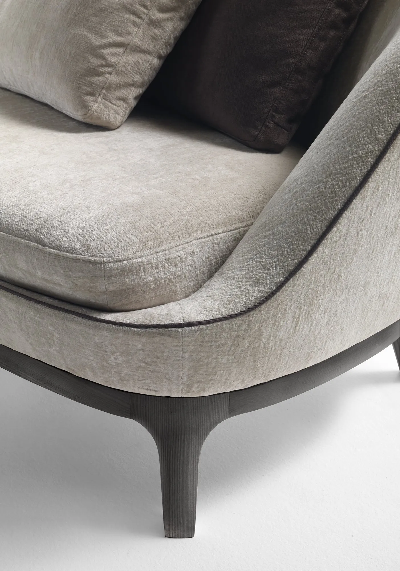Dragonfly 20 Sofa - Flexform w Mesmetric