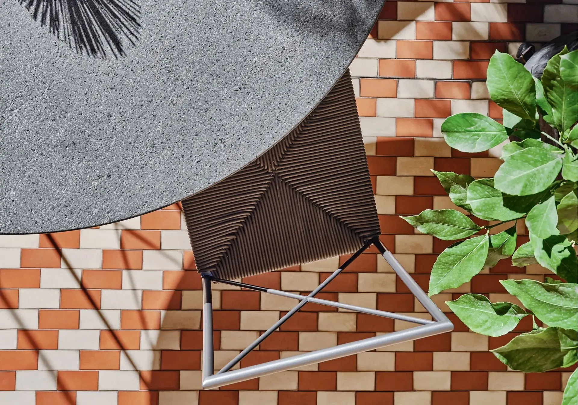 Moka Steel Outdoor - Flexform w Mesmetric