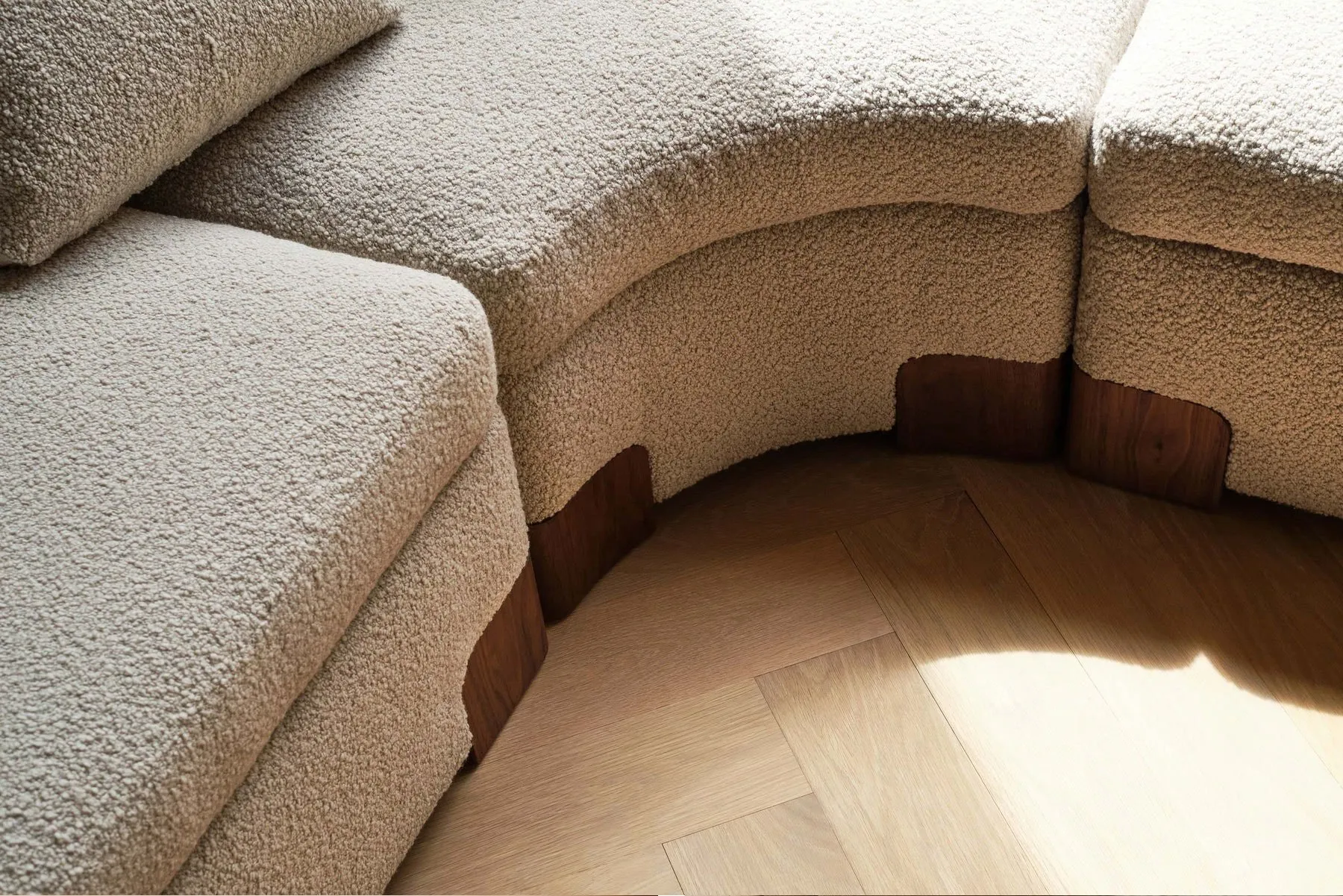 182 Albireo Sofa 12, 13 – De La Espada at Mesmetric