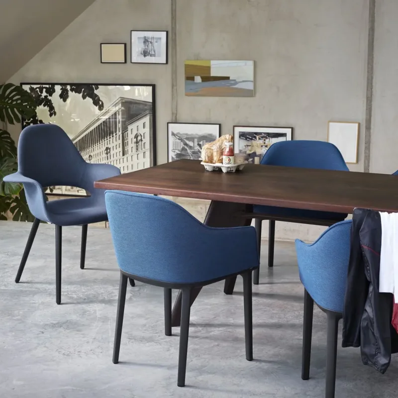 EM Oiled – Vitra at Mesmetric