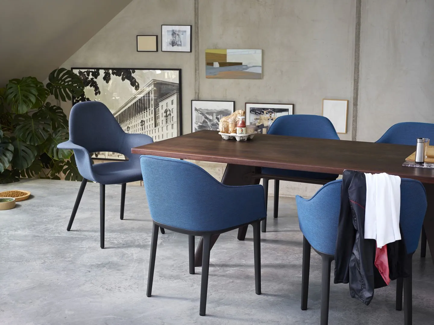 EM Oiled – Vitra at Mesmetric