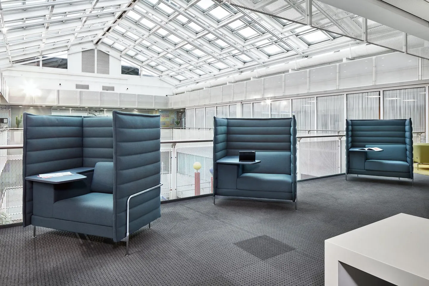 Alcove Plus Work - Vitra w Mesmetric