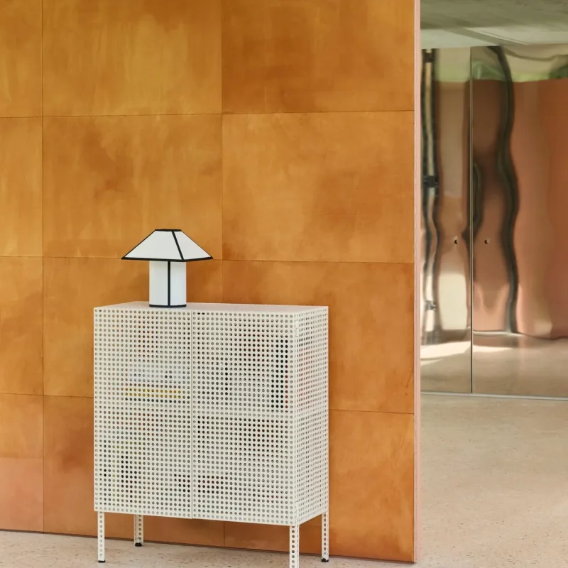 Ava Pyramid Table