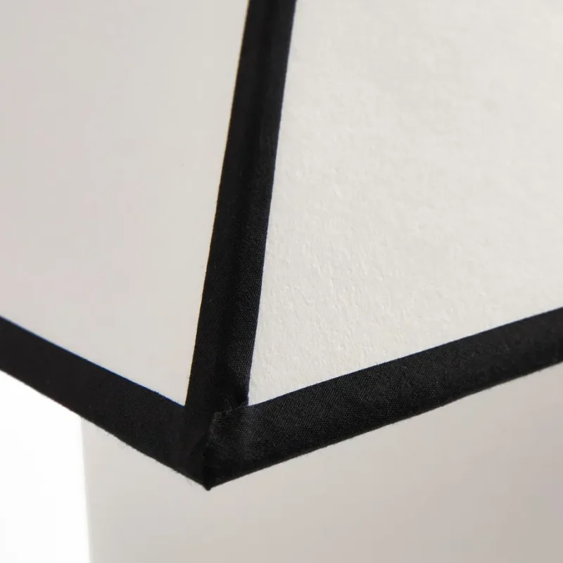 Ava Pyramid Table