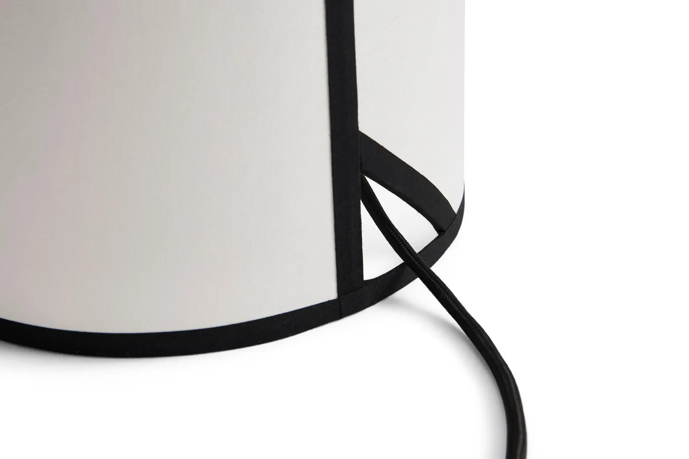 Ava Pyramid Table