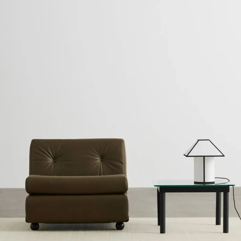 Ava Pyramid Table