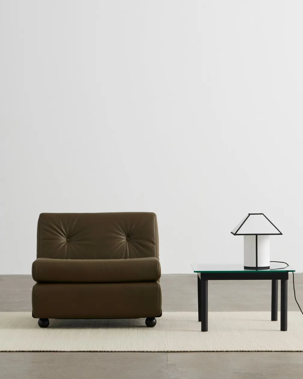Ava Pyramid Table