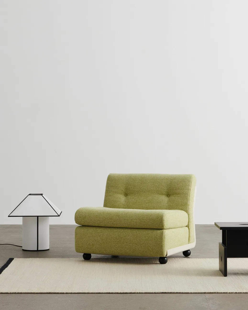 Ava Pyramid Table