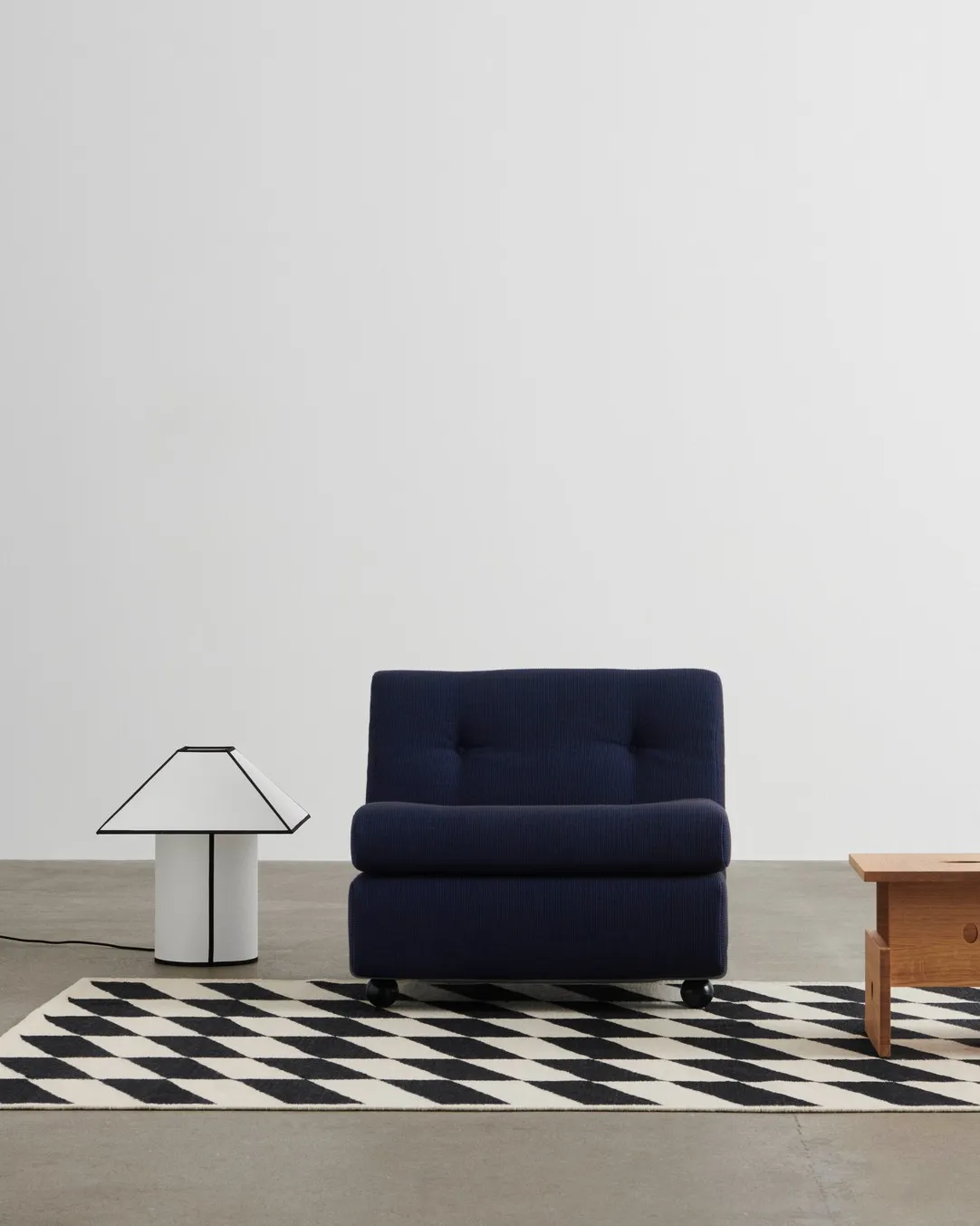 Ava Pyramid Table