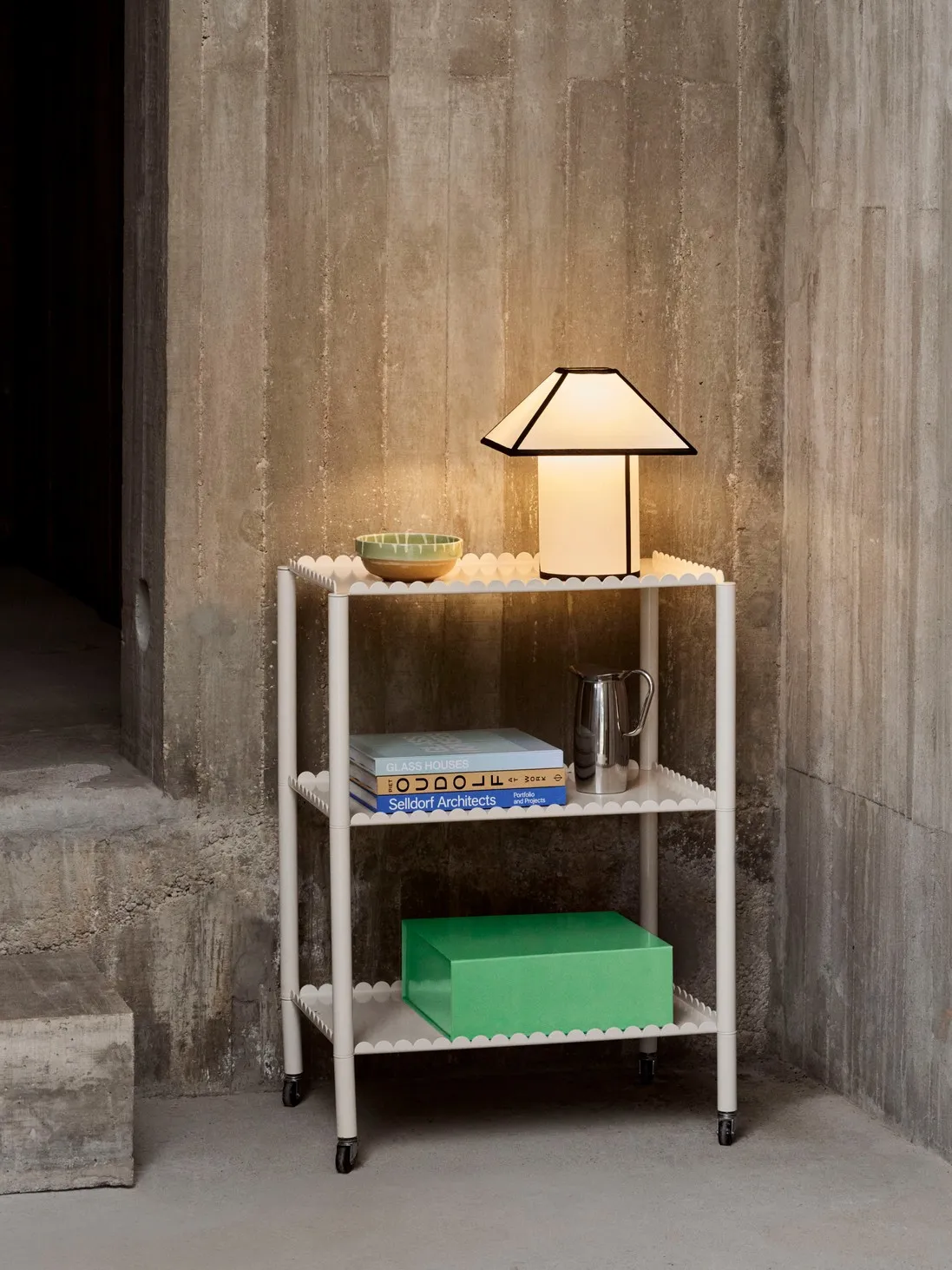 Ava Pyramid Table