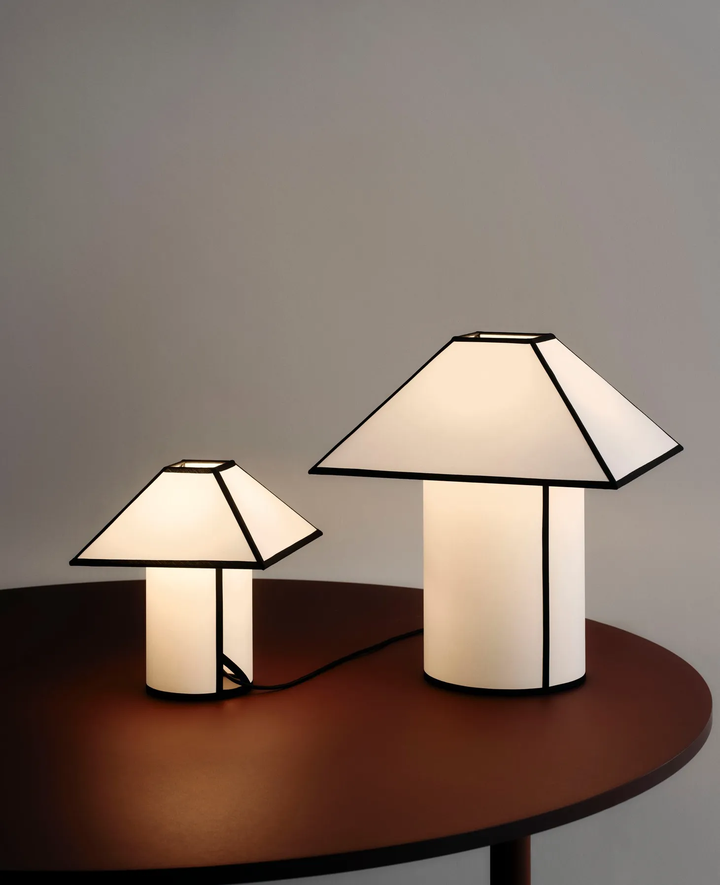 Ava Pyramid Table