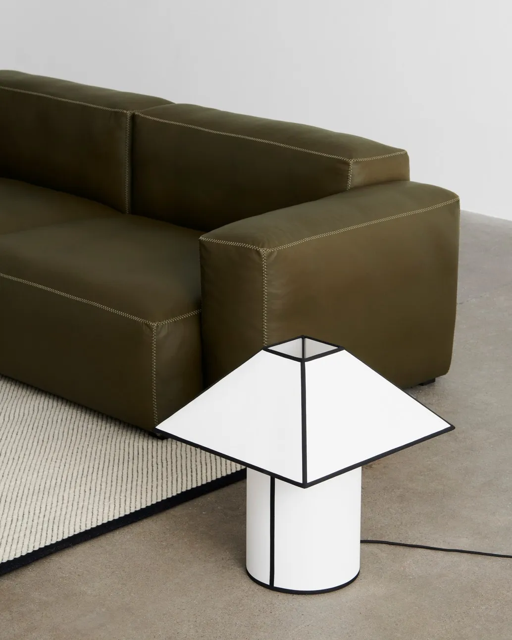 Ava Pyramid Table