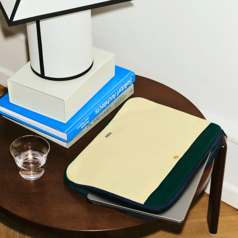 Ava Pyramid Table