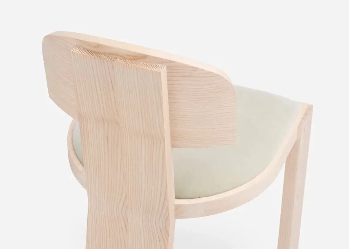 171Z Vega A Chair - De La Espada w Mesmetric