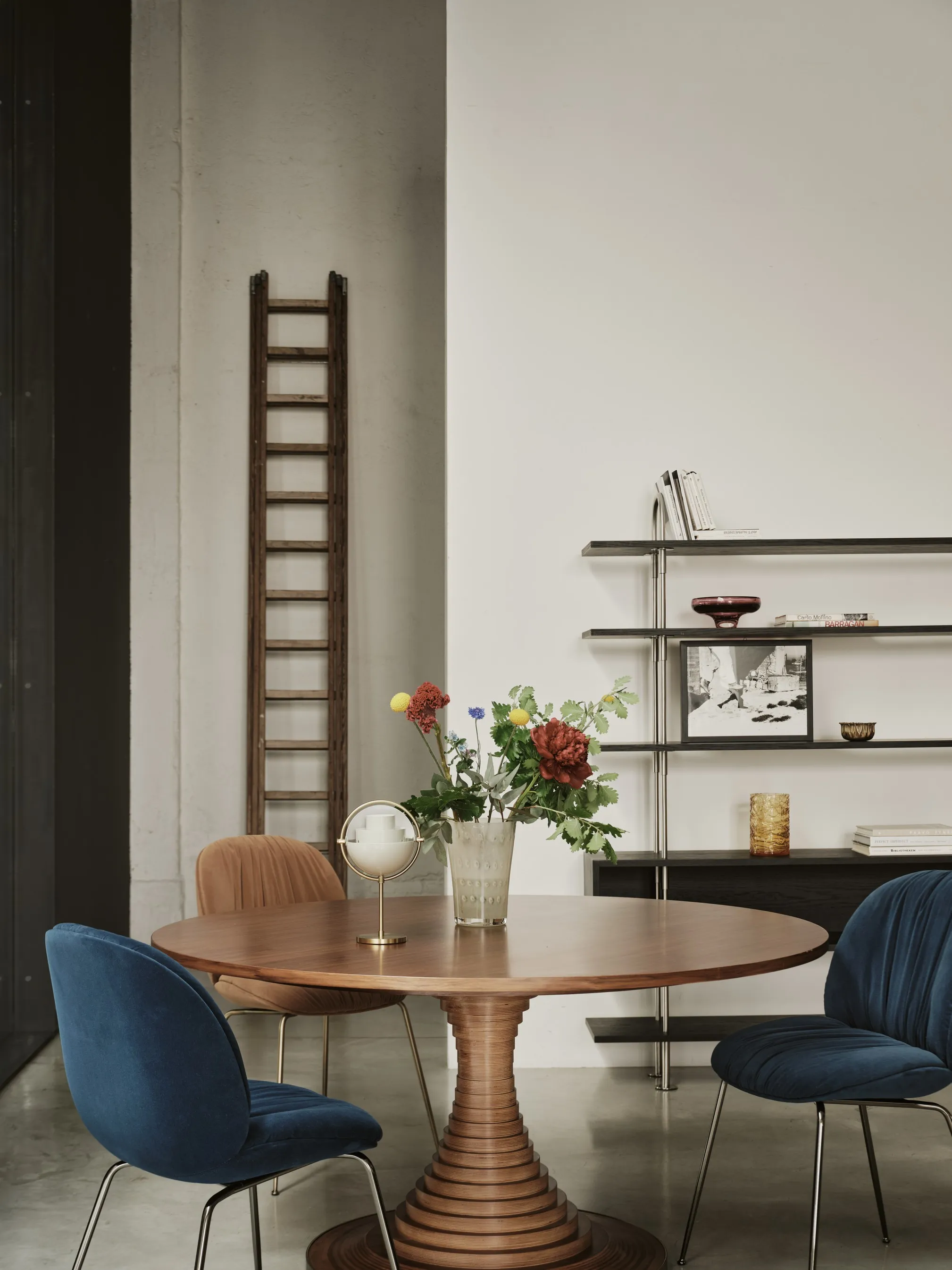 Beetle Soft Dining Fully Upholstered – Gubi.dk at Mesmetric