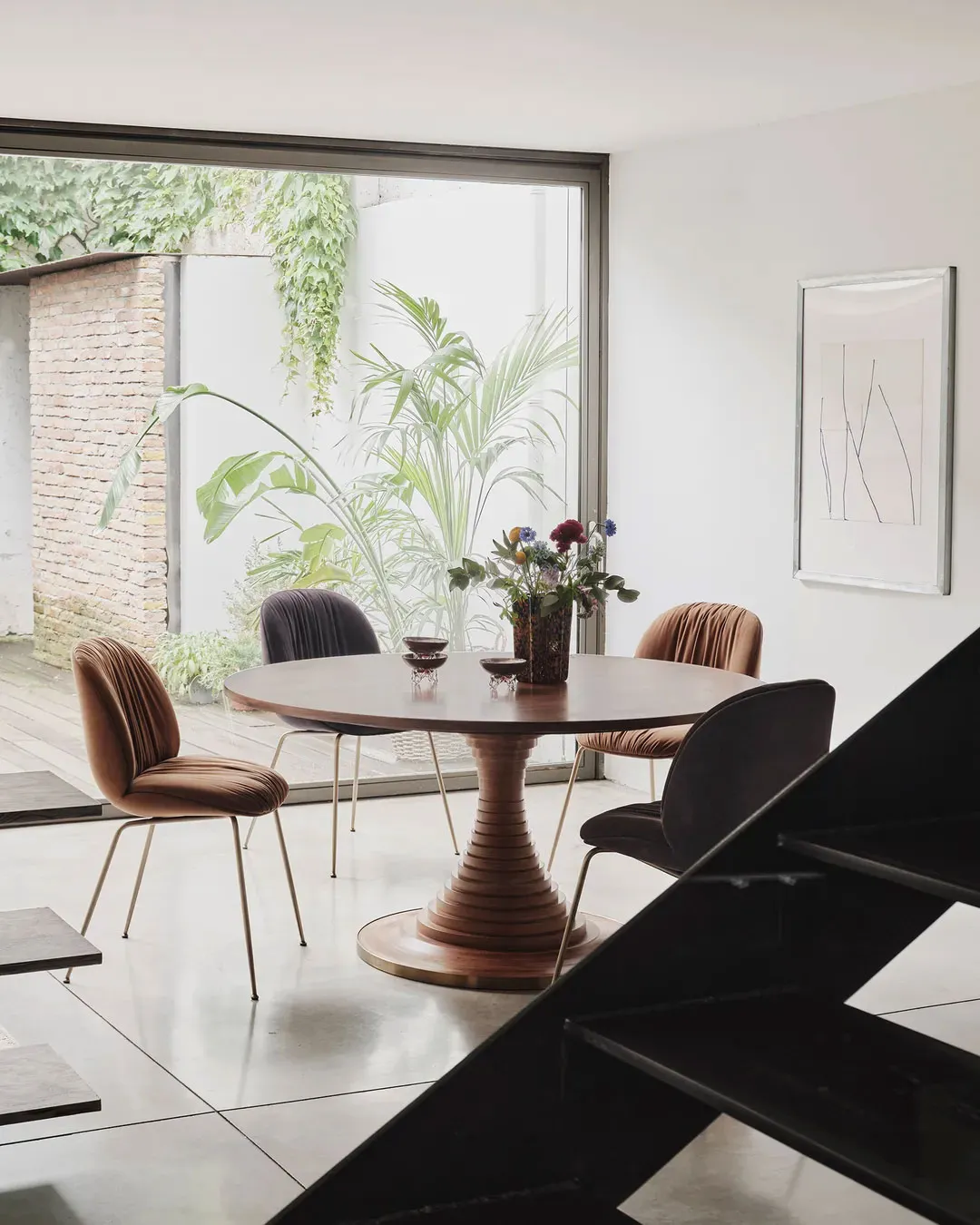 Beetle Soft Dining Fully Upholstered – Gubi.dk at Mesmetric
