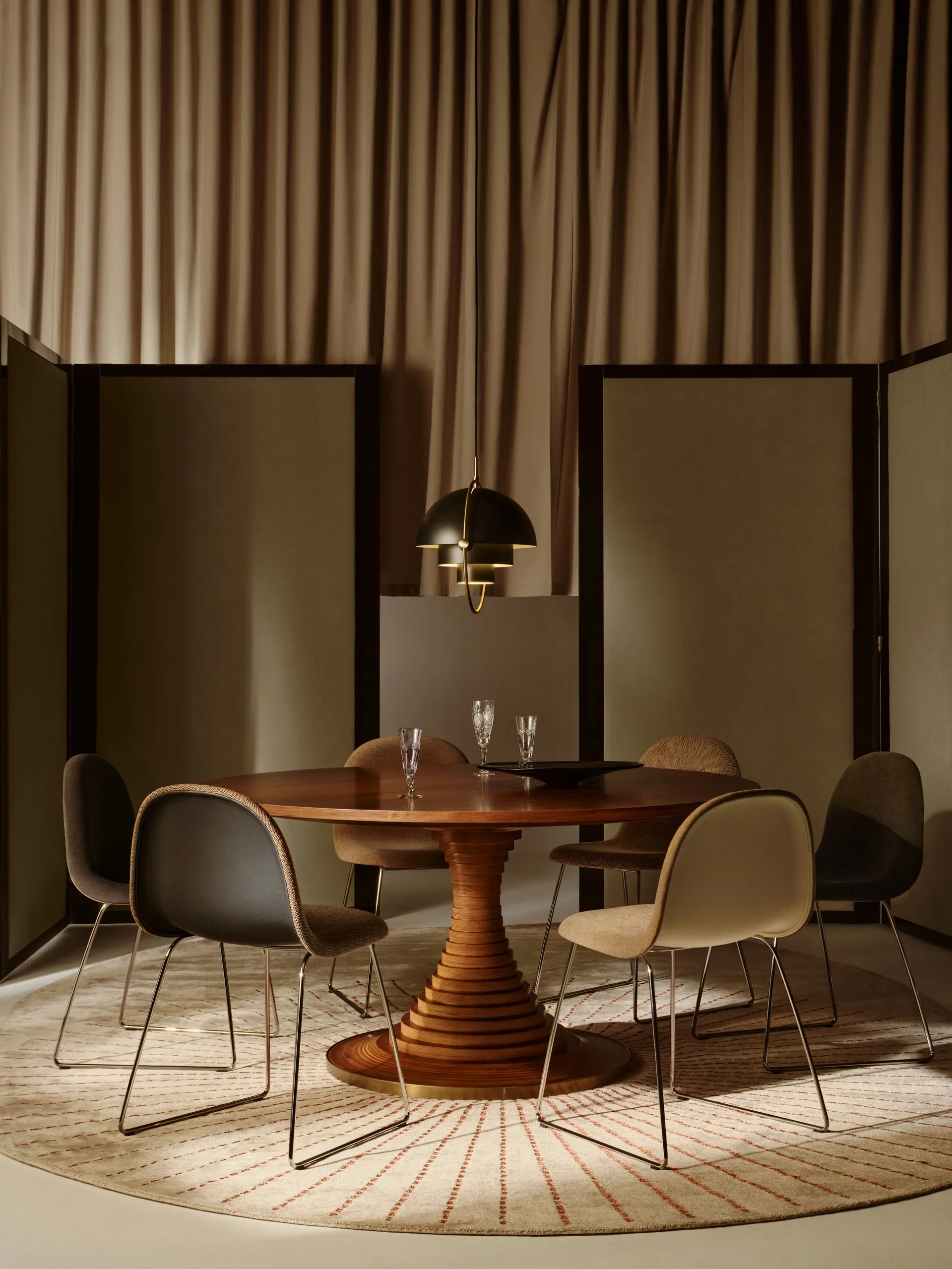 Gubi 3D Dining Sledge-Base Front Upholstered – Gubi.dk at Mesmetric