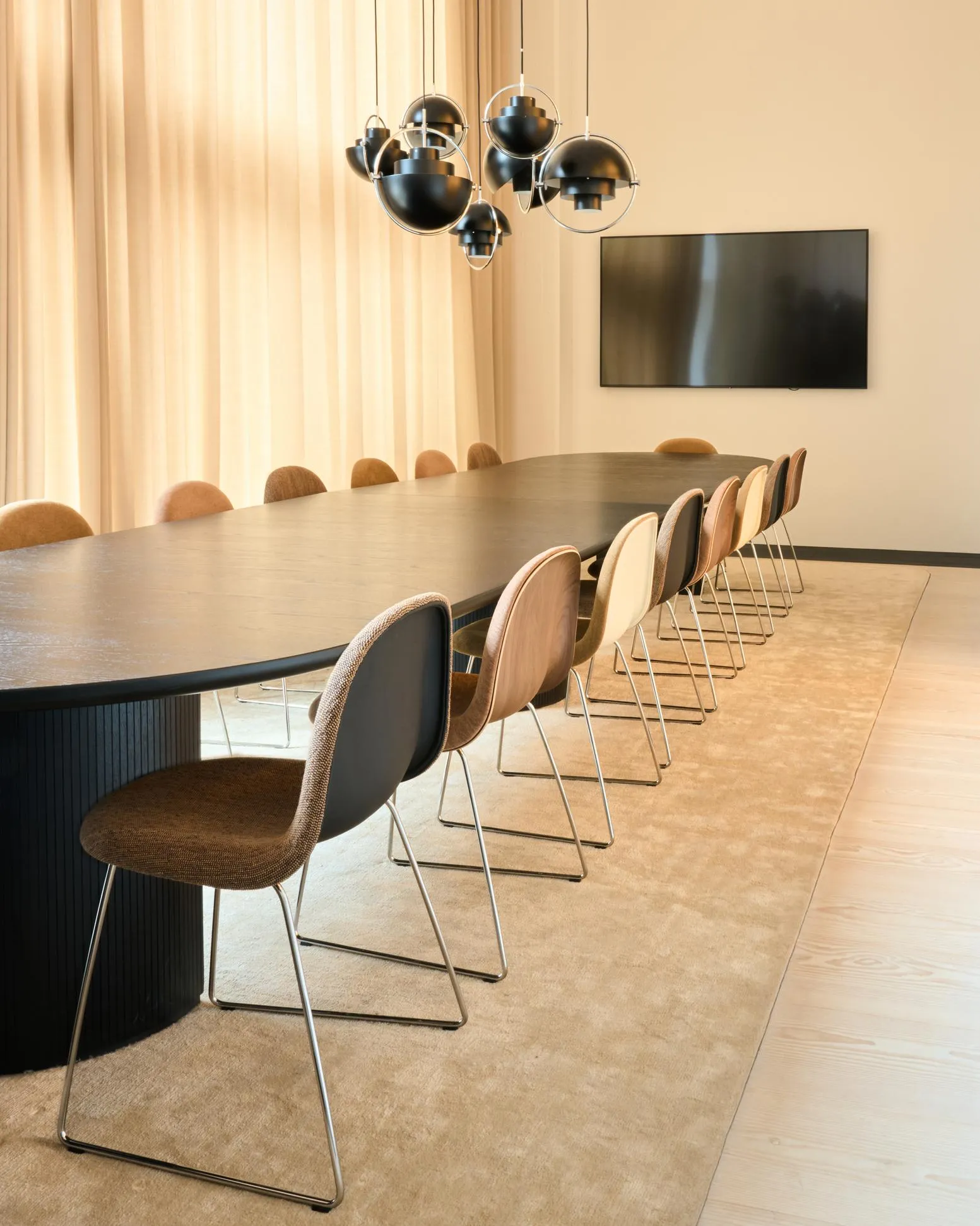 Gubi 3D Dining Sledge-Base Front Upholstered – Gubi.dk at Mesmetric