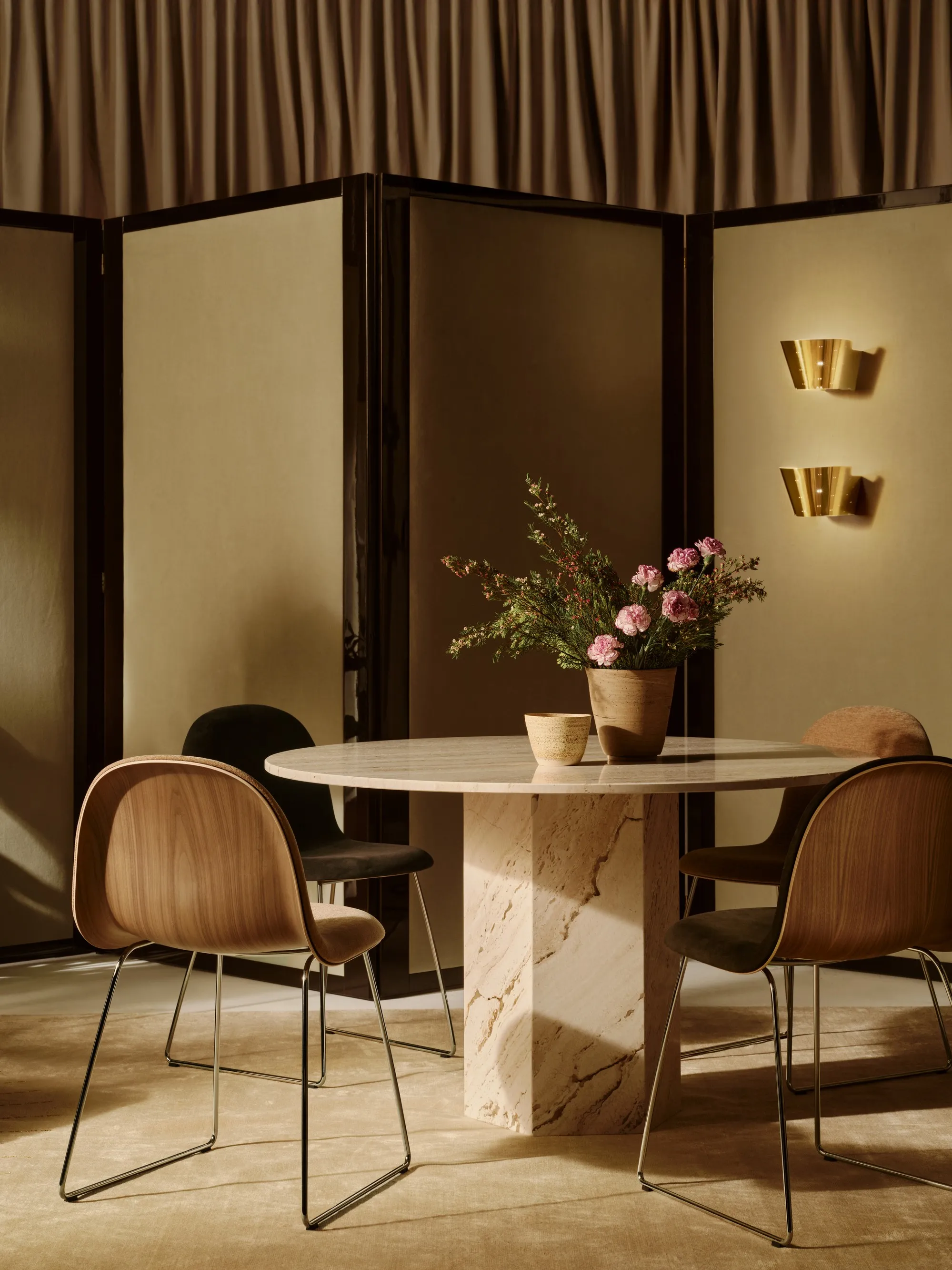 Gubi 3D Dining Sledge-Base Front Upholstered – Gubi.dk at Mesmetric