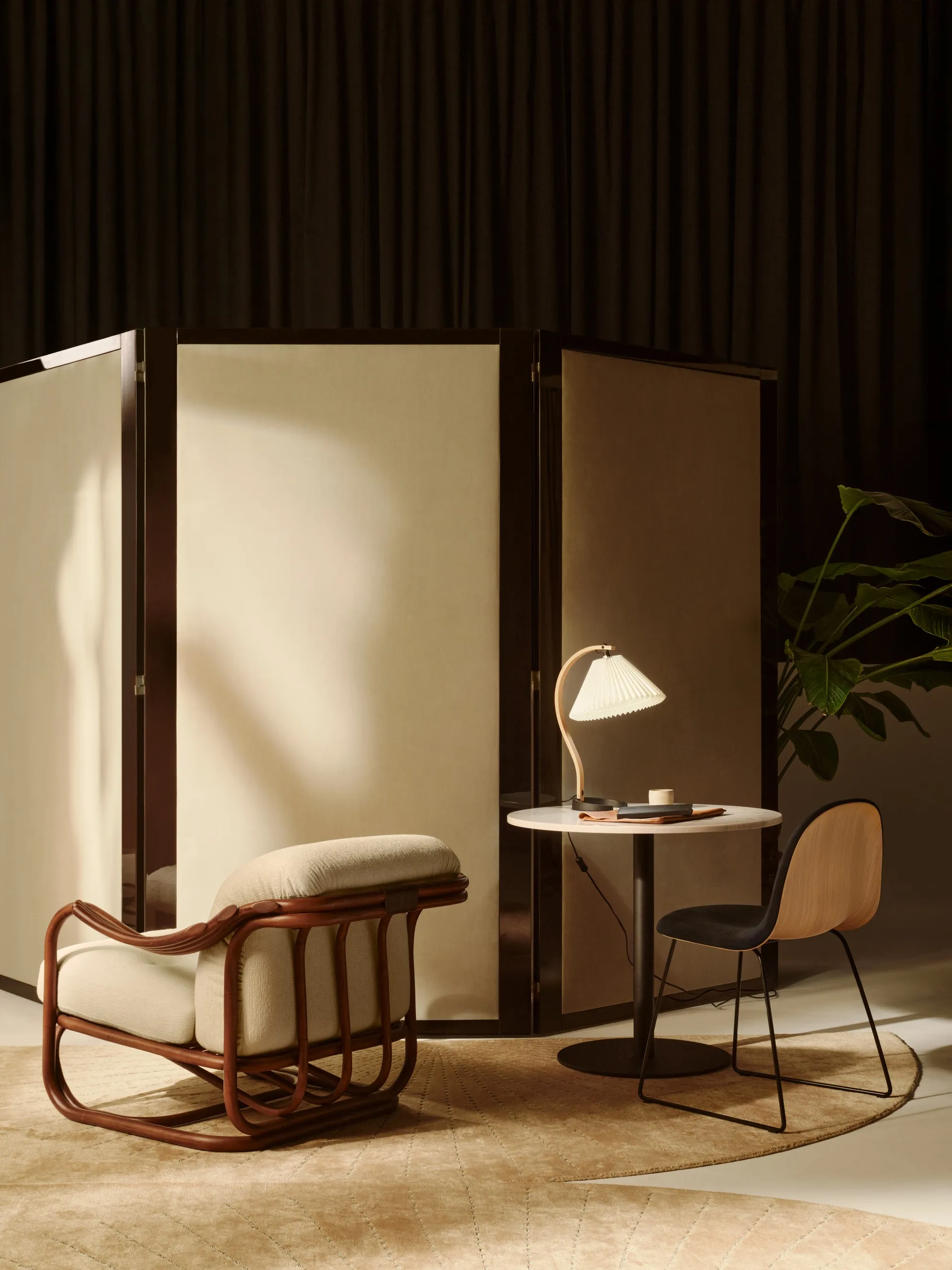 Gubi 3D Dining Sledge-Base Front Upholstered – Gubi.dk at Mesmetric
