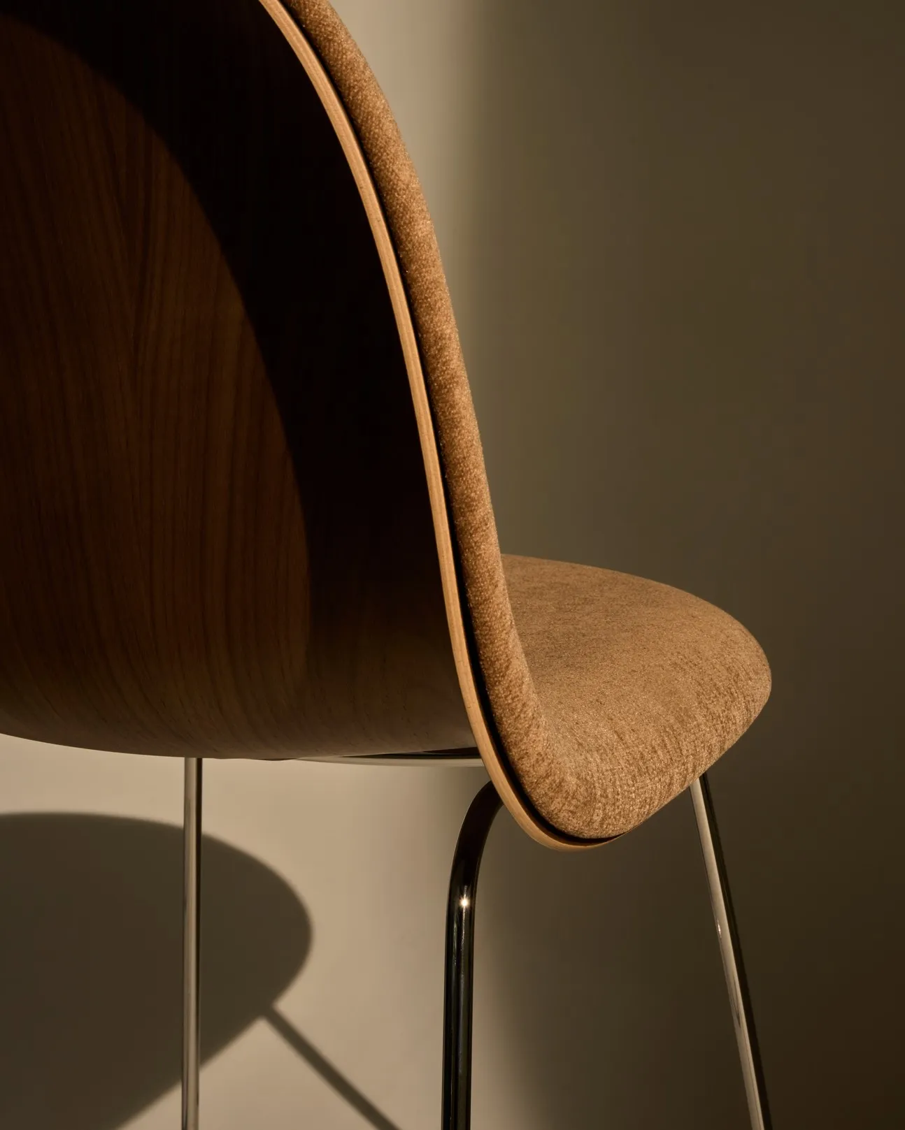 Gubi 3D Dining Sledge-Base Front Upholstered – Gubi.dk at Mesmetric