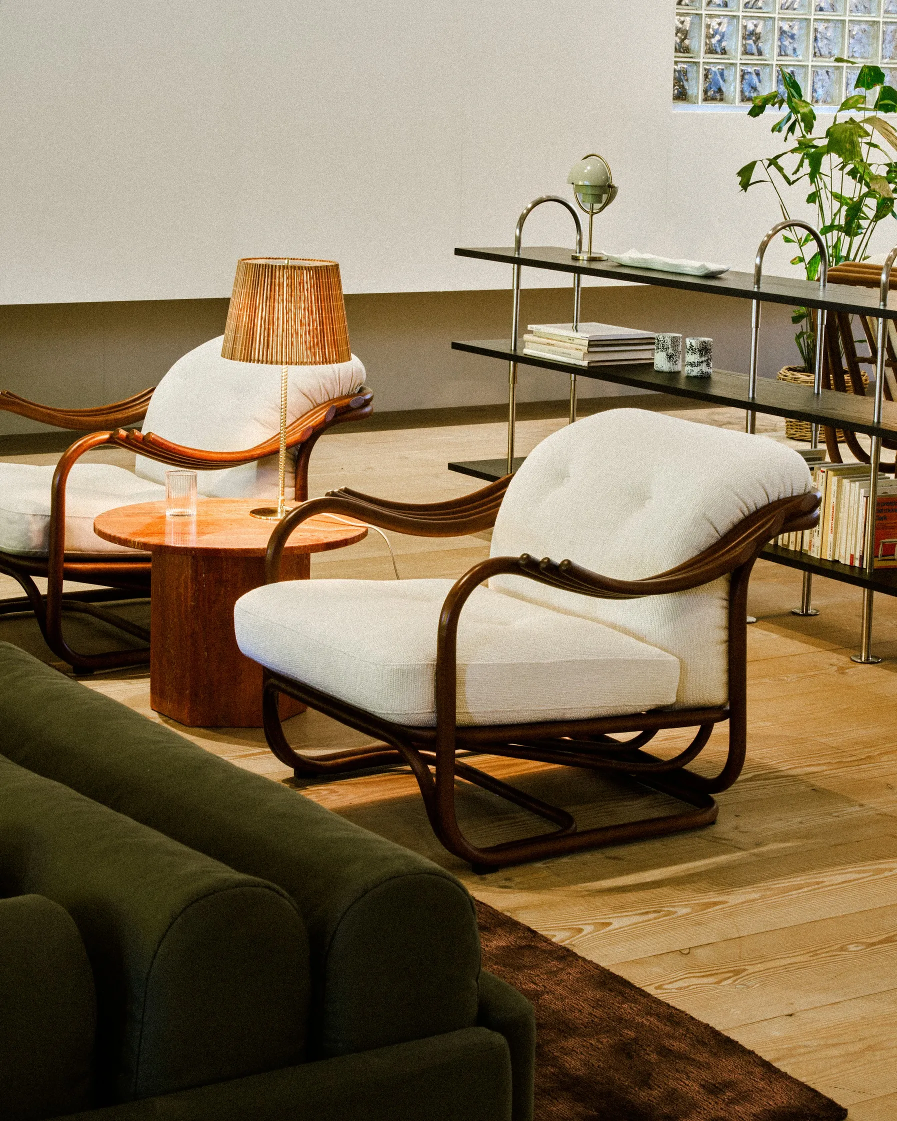 Poltrona Tria Lounge Chair – Gubi.dk at Mesmetric