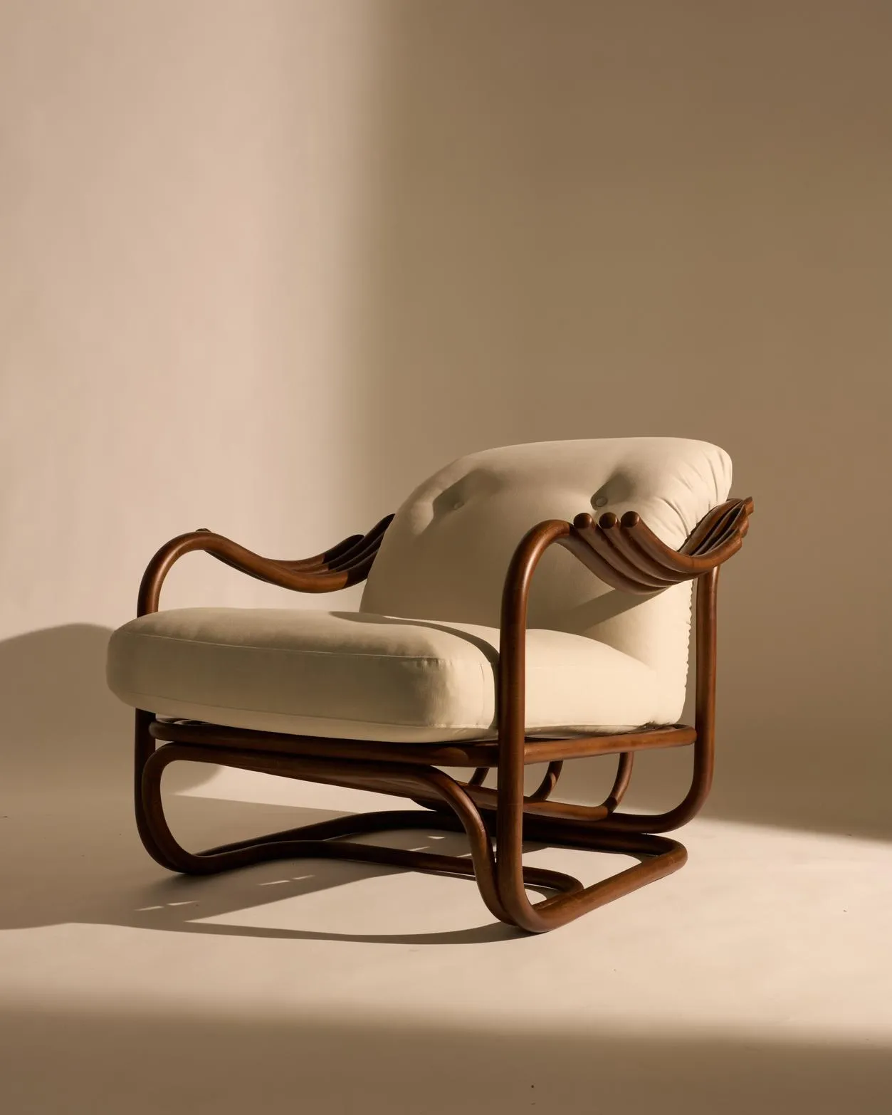 Poltrona Tria Lounge Chair – Gubi.dk at Mesmetric