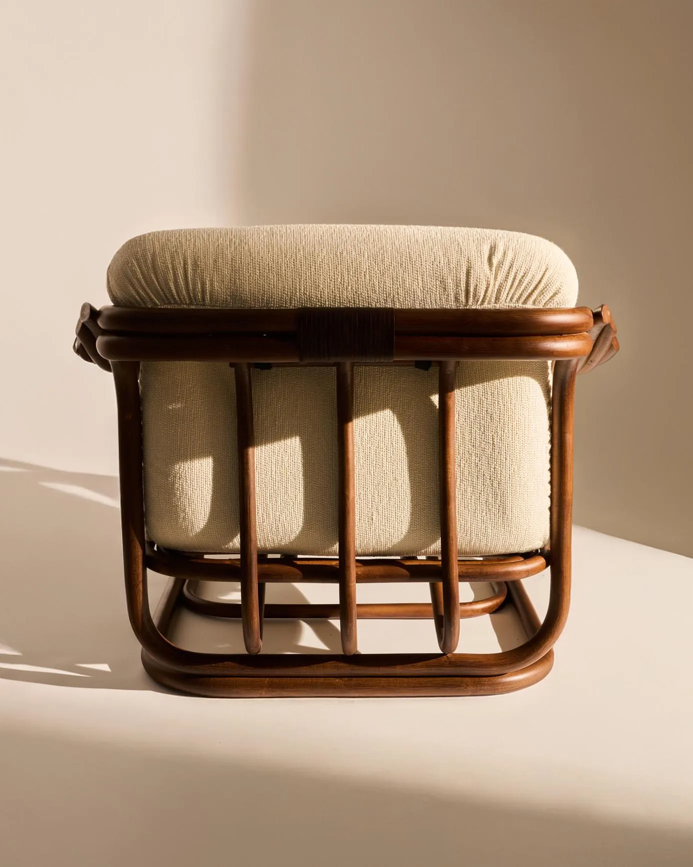 Poltrona Tria Lounge Chair – Gubi.dk at Mesmetric