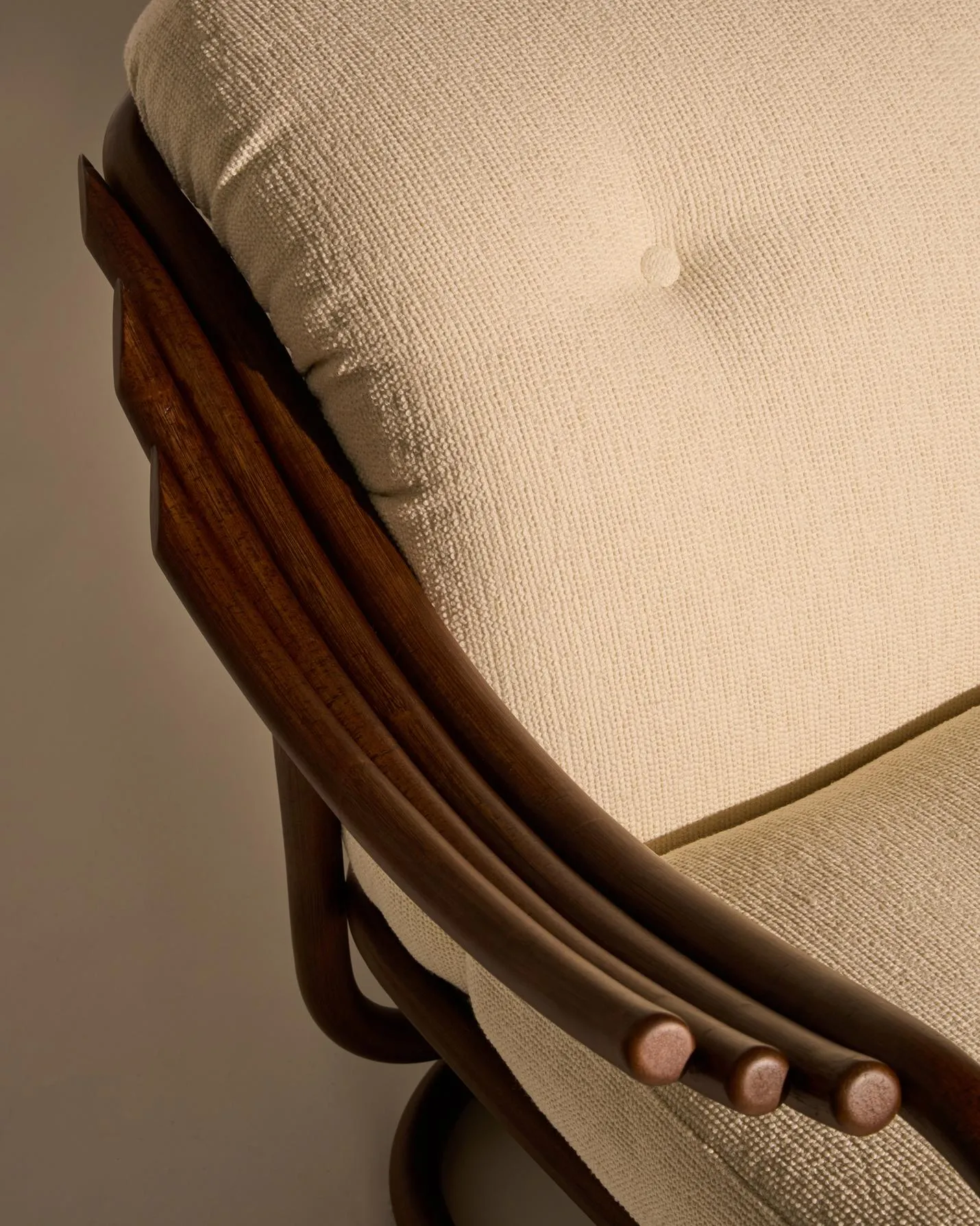 Poltrona Tria Lounge Chair – Gubi.dk at Mesmetric