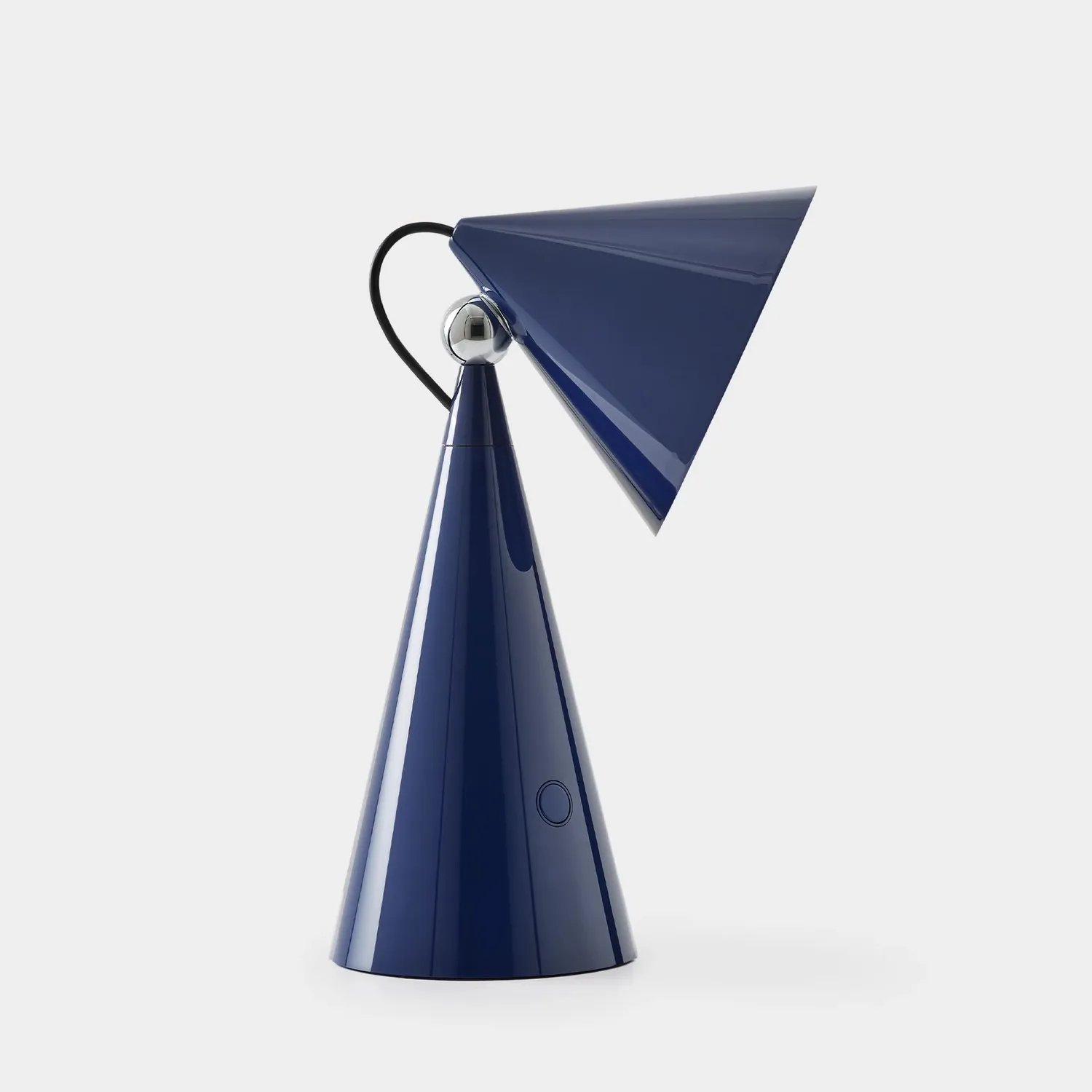 Pose Portable – Tom Dixon at Mesmetric