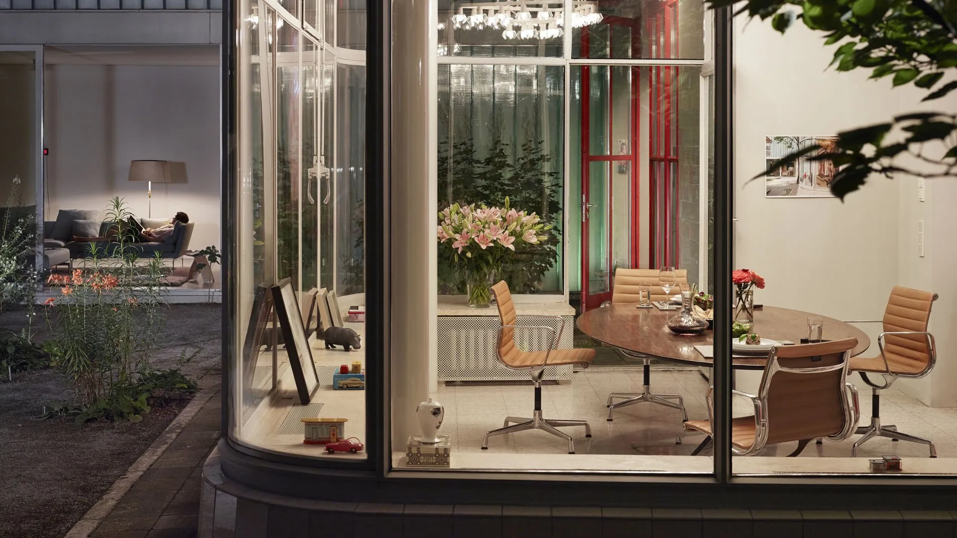 Aluminium Group EA 103 – Vitra at Mesmetric