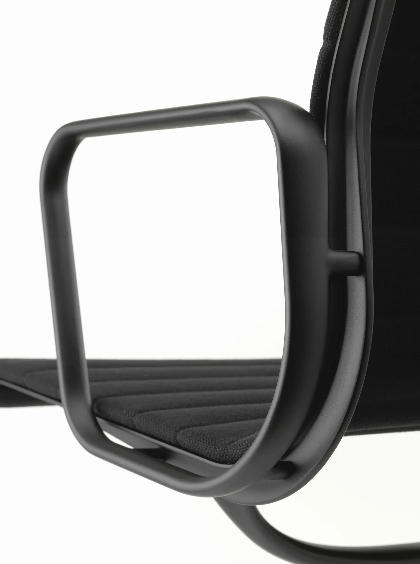 Aluminium Group EA 104 - Vitra w Mesmetric