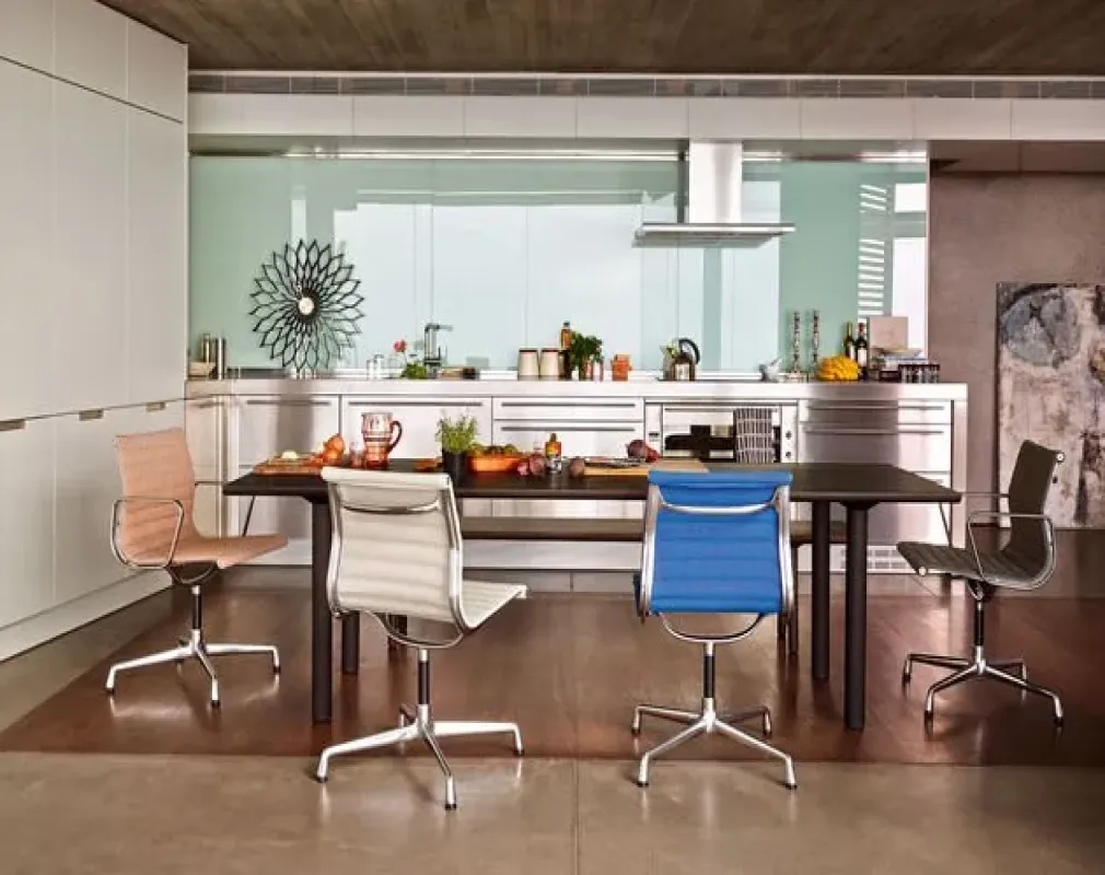 Aluminium Group EA 105 – Vitra at Mesmetric