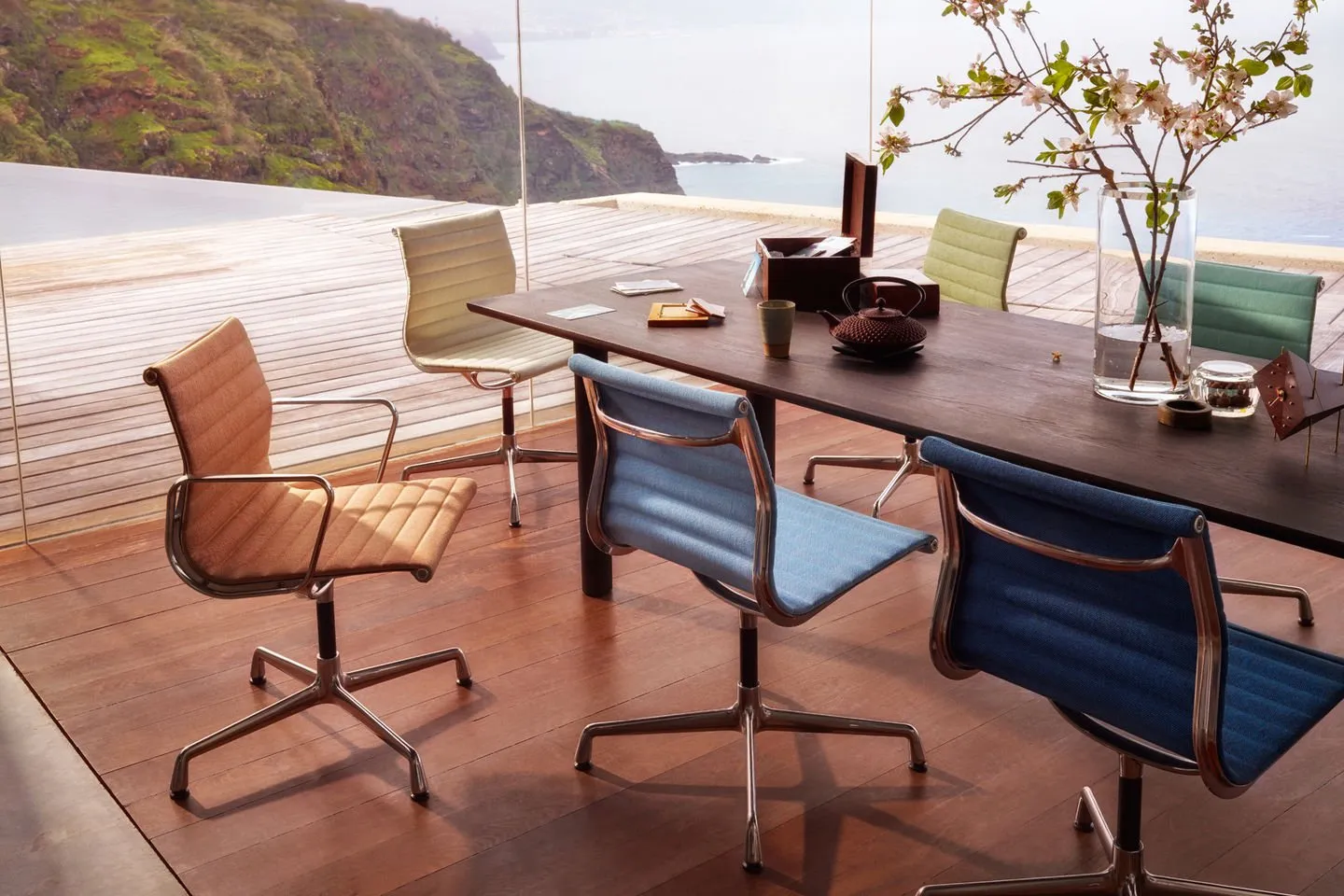 Aluminium Group EA 105 – Vitra at Mesmetric