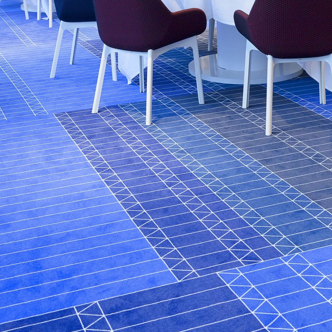 Zigzag – Moooi Carpets at Mesmetric