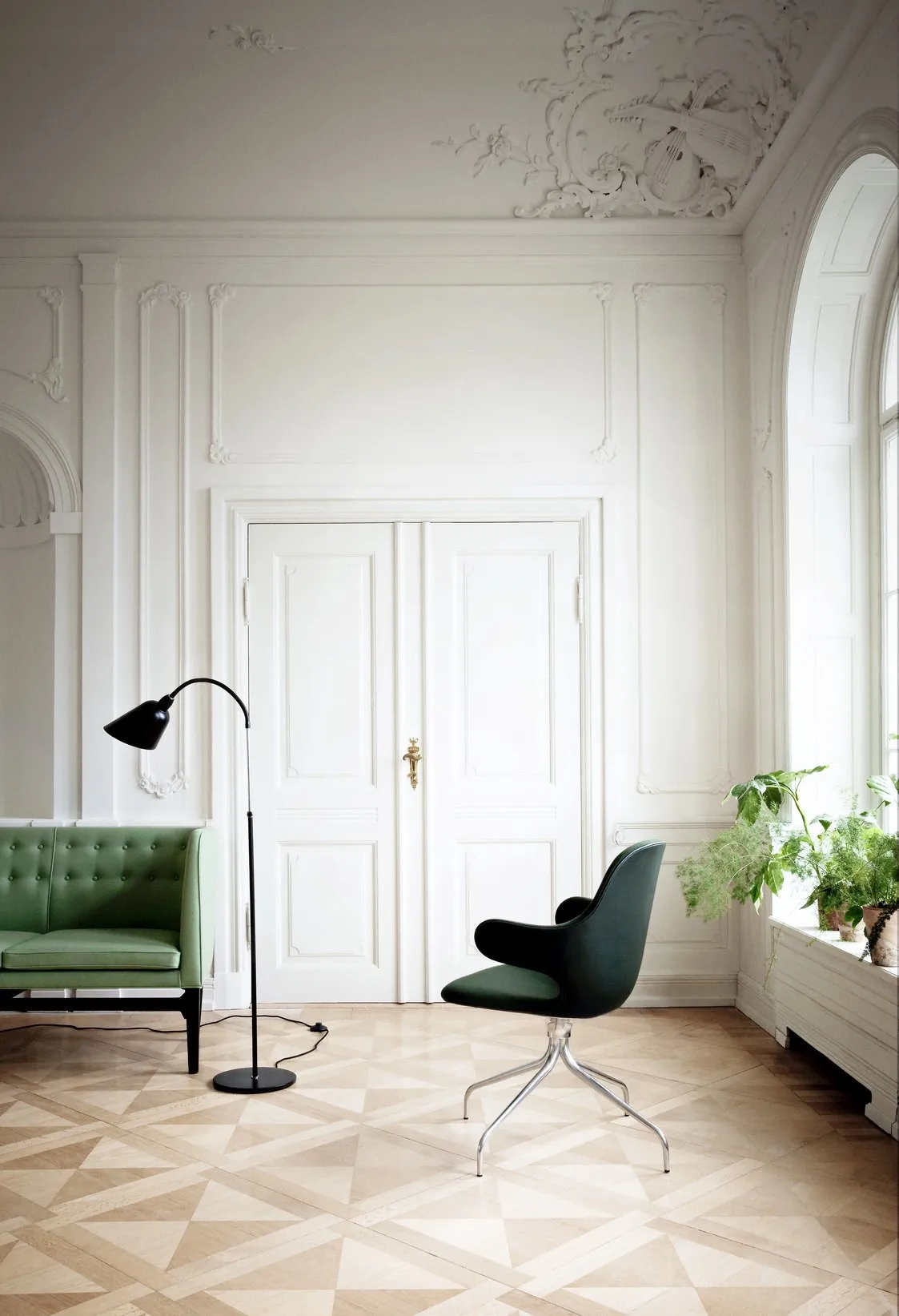 Catch Chair Swivel JH2 – & Tradition at Mesmetric