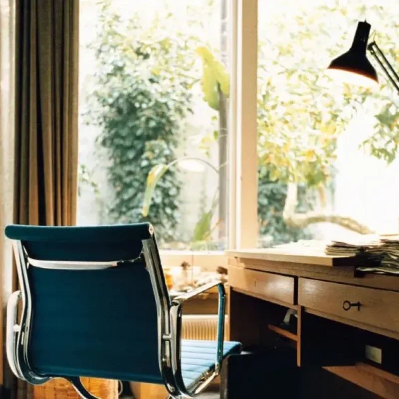 Aluminium Group EA 117 - Vitra w Mesmetric