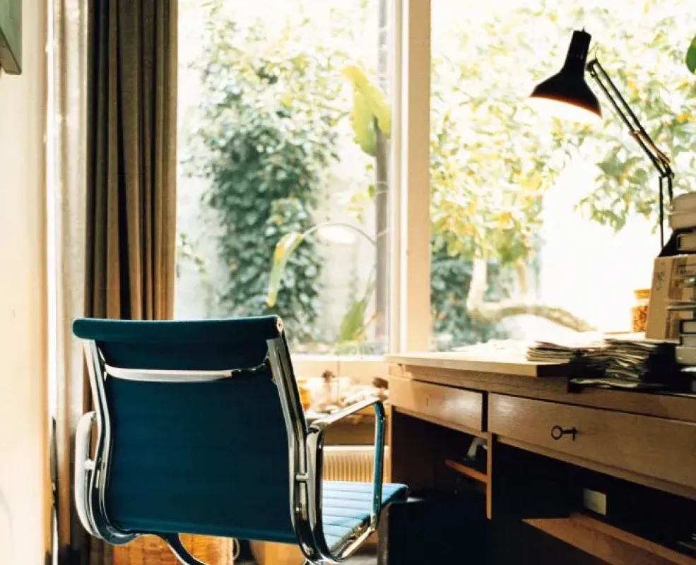 Aluminium Group EA 117 - Vitra w Mesmetric