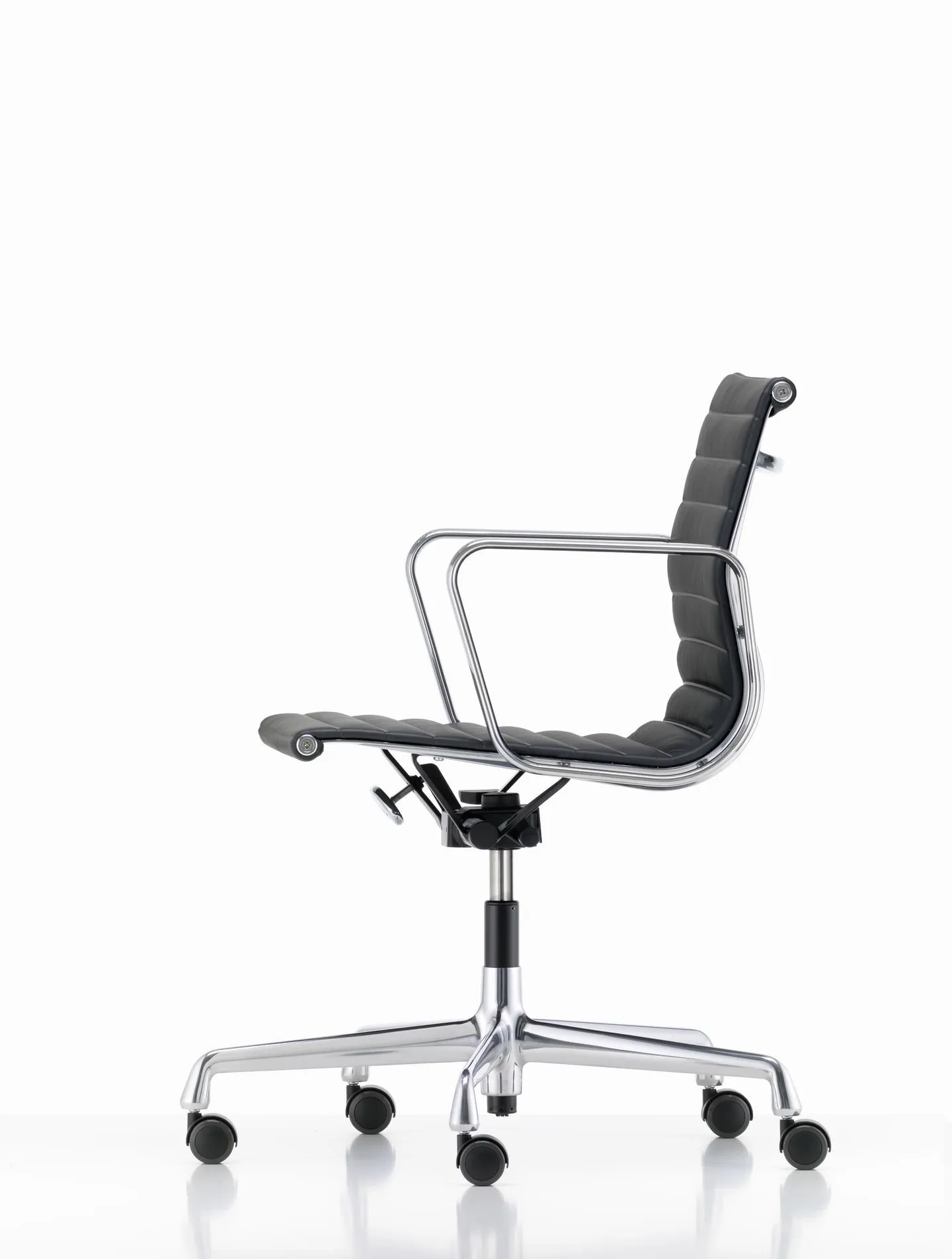 Aluminium Group EA 117 - Vitra w Mesmetric